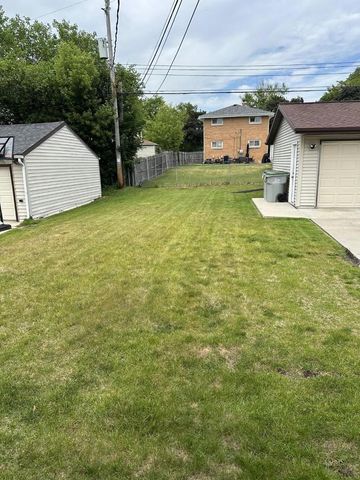 8926 W Tripoli AVENUE, Milwaukee, WI 53228