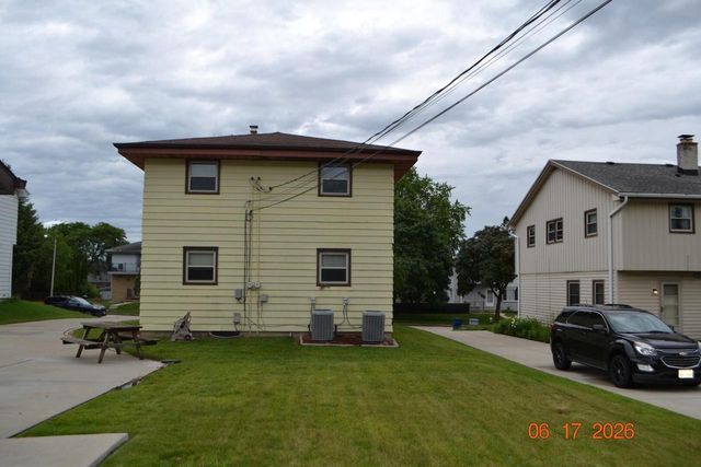 8926 W Tripoli AVENUE, Milwaukee, WI 53228