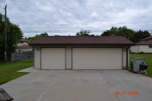 8926 W Tripoli AVENUE, Milwaukee, WI 53228