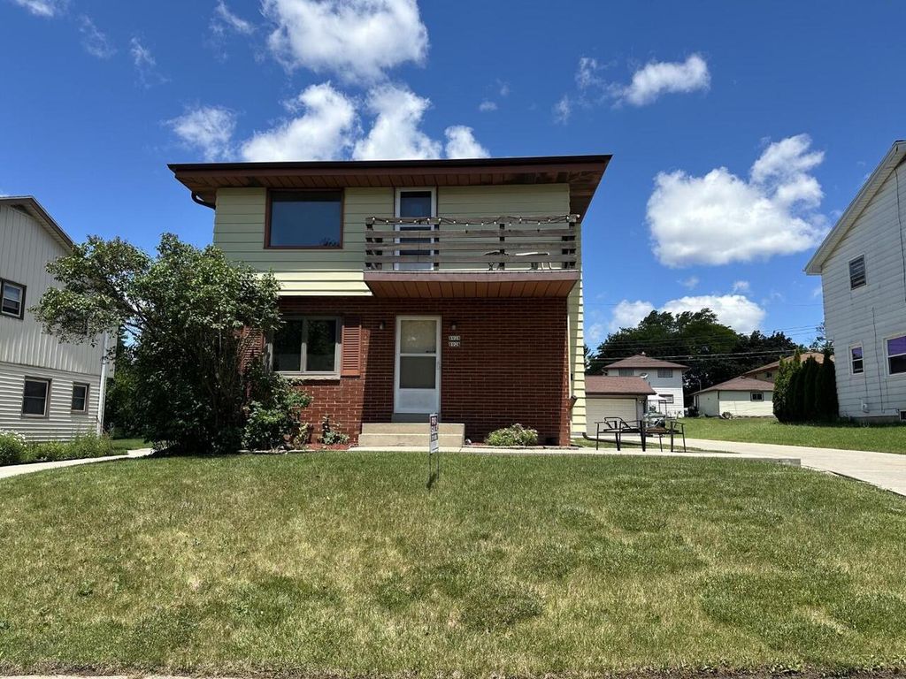 8926 W Tripoli AVENUE, Milwaukee, WI 53228