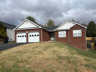 506 Gavin CIR, Salem, VA 24153