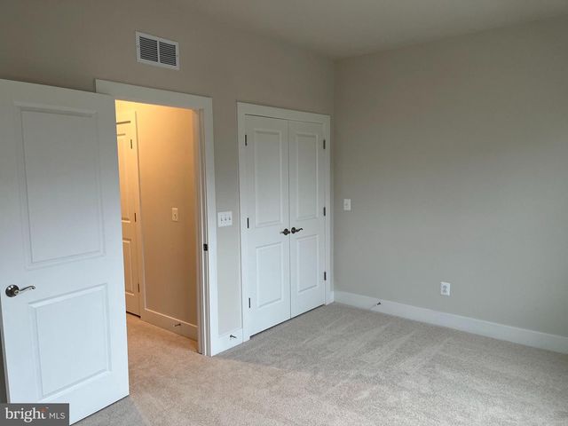 8883 CURIE ST, Manassas, VA 20109