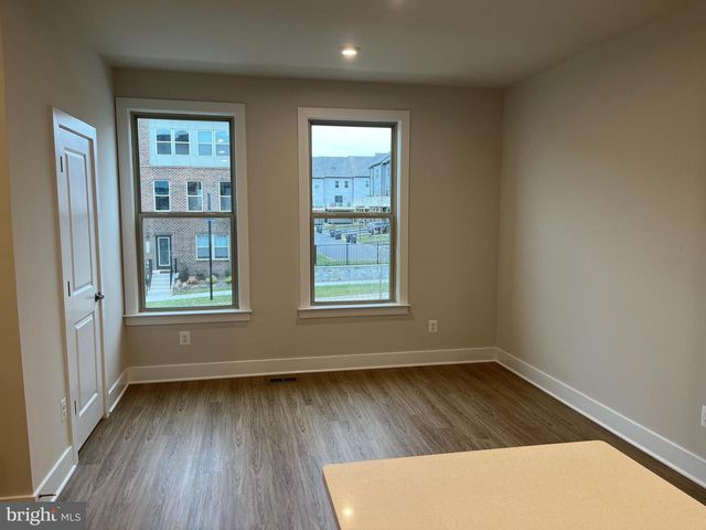 8883 CURIE ST, Manassas, VA 20109