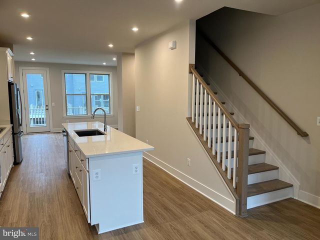 8883 CURIE ST, Manassas, VA 20109