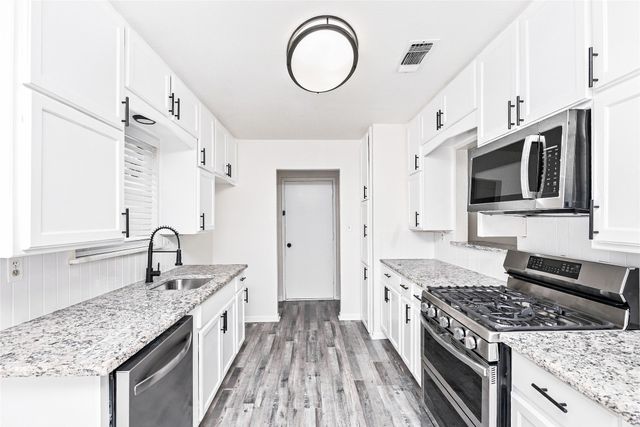 308 Hickorywood Street, Azle, TX 76020