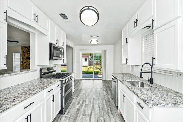308 Hickorywood Street, Azle, TX 76020