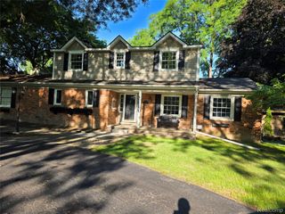 5352 W Doherty Drive, West Bloomfield Charter Township, MI 48323