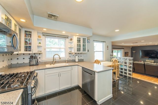 1 Ironwood Dr, Parsippany-troy Hills Twp., NJ 07950