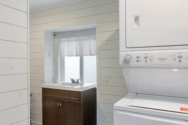 1363 S Edgewater Drive, Charleston, SC 29407