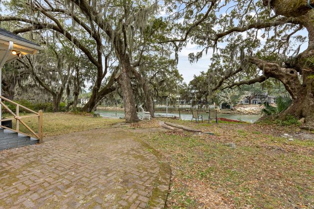 1363 S Edgewater Drive, Charleston, SC 29407