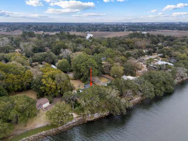 1363 S Edgewater Drive, Charleston, SC 29407