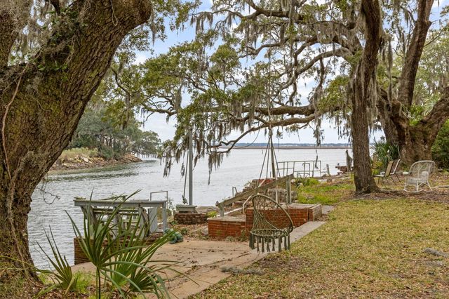 1363 S Edgewater Drive, Charleston, SC 29407