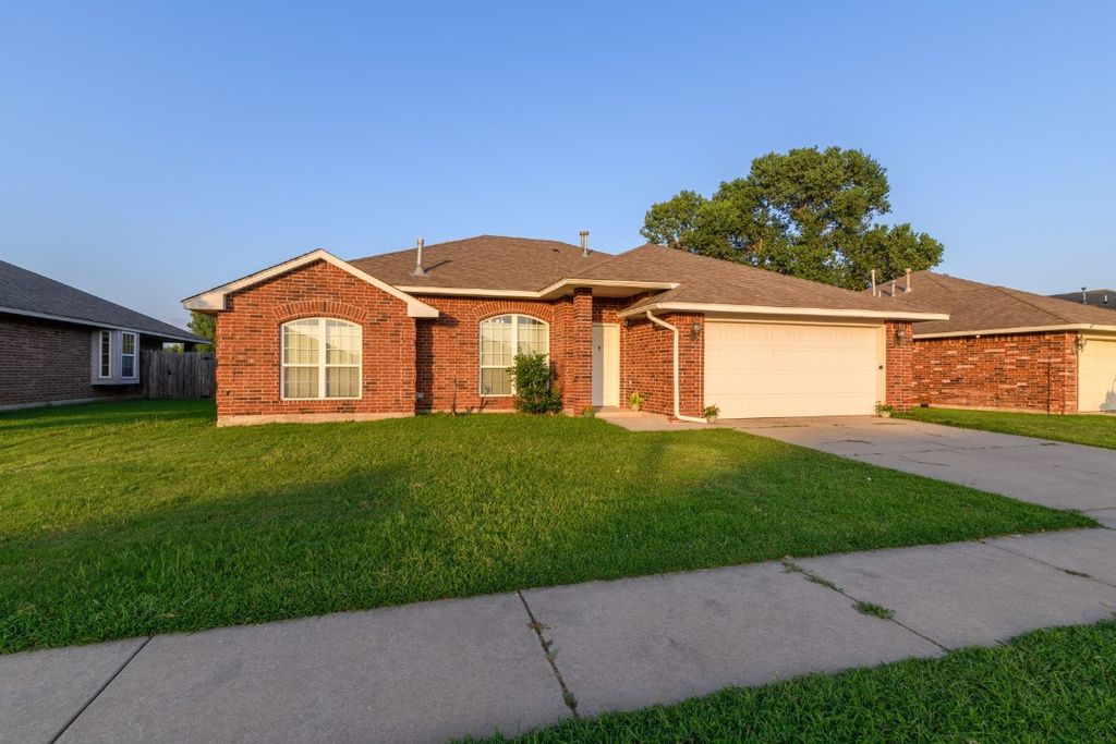 1024 Westridge Drive, Yukon, OK 73099