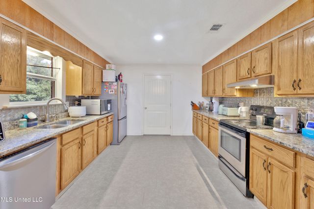 112 Wolf Branch Road, Perkinston, MS 39573
