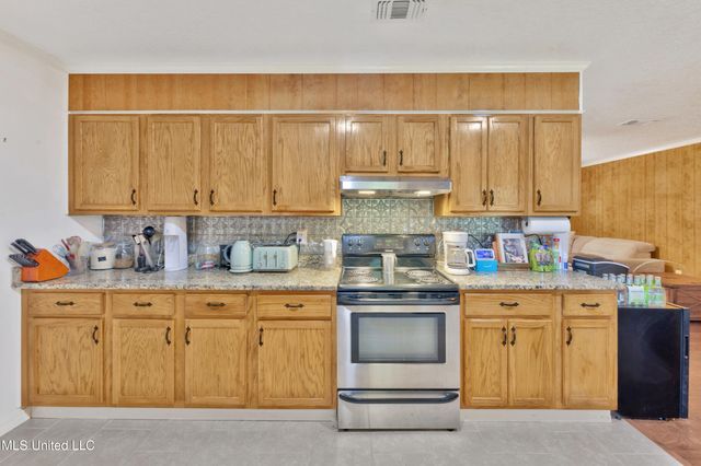 112 Wolf Branch Road, Perkinston, MS 39573