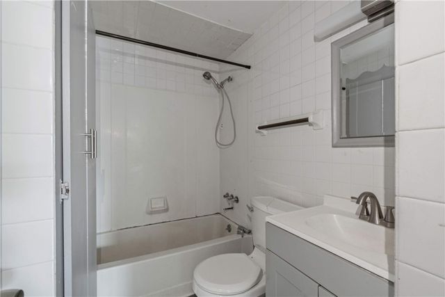 2084 Whited St, Brookline, PA 15210