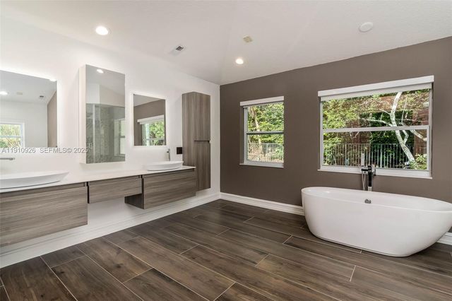 1222 Manor Ct, Weston, FL 33326