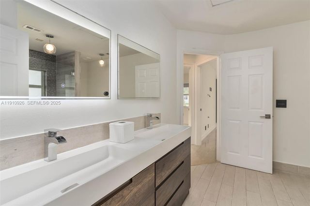 1222 Manor Ct, Weston, FL 33326