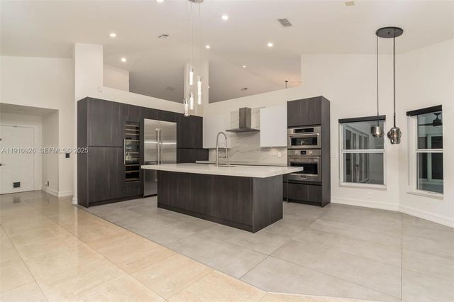 1222 Manor Ct, Weston, FL 33326