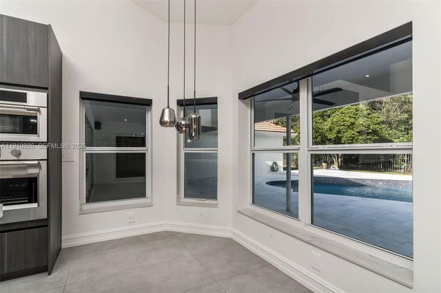 1222 Manor Ct, Weston, FL 33326