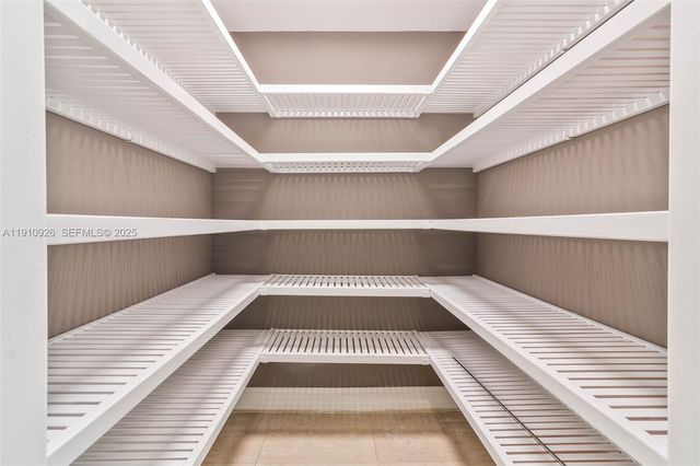 1222 Manor Ct, Weston, FL 33326