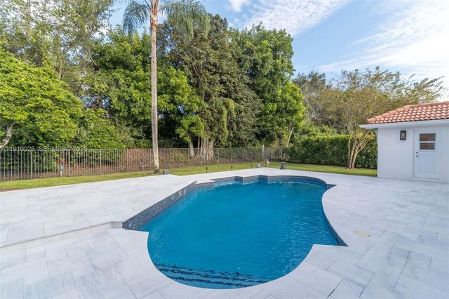 1222 Manor Ct, Weston, FL 33326