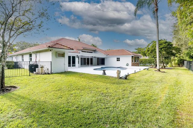 1222 Manor Ct, Weston, FL 33326