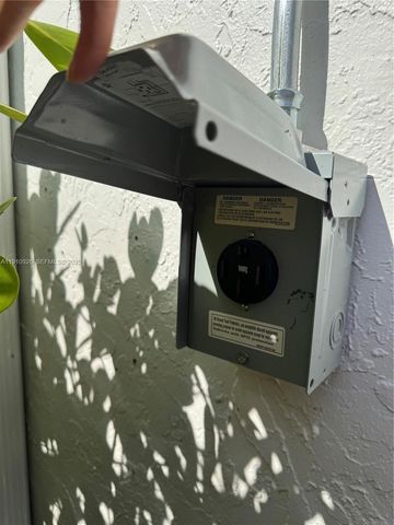 1222 Manor Ct, Weston, FL 33326