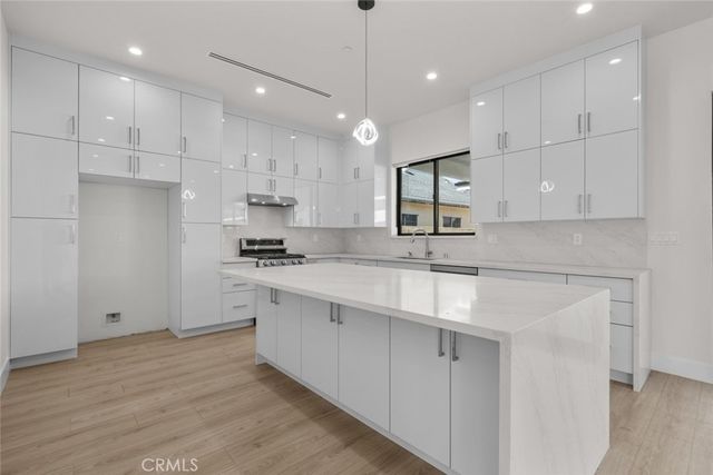 12937 W Kilikia Drive, North Hollywood, CA 91605