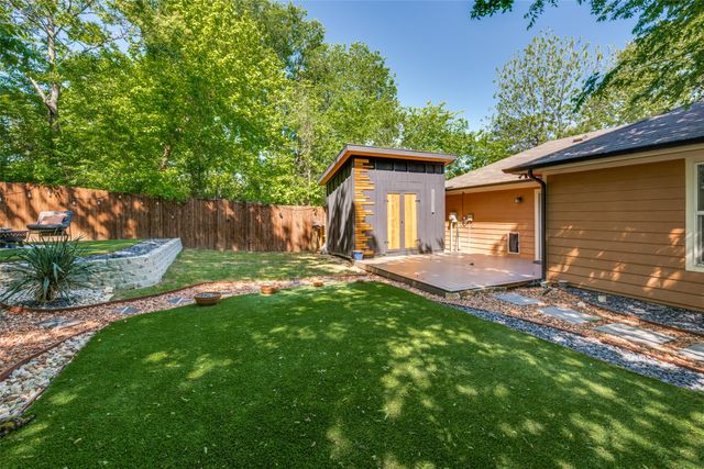 1212 E Jessamine Street, Fort Worth, TX 76104