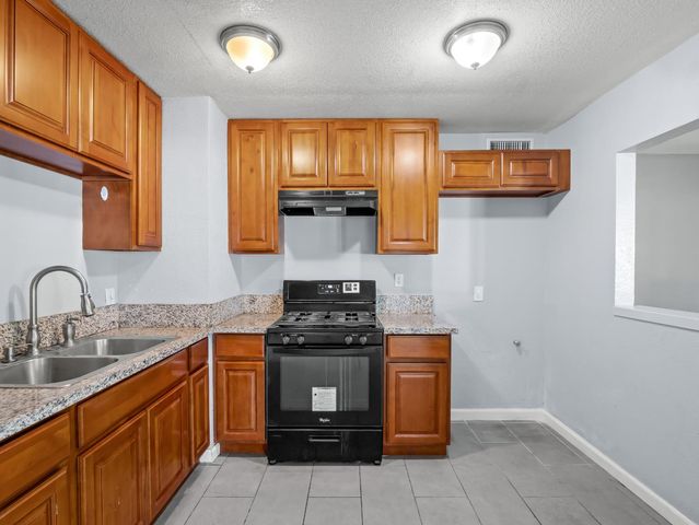 1531 N Fresno Street, Fresno, CA 93703