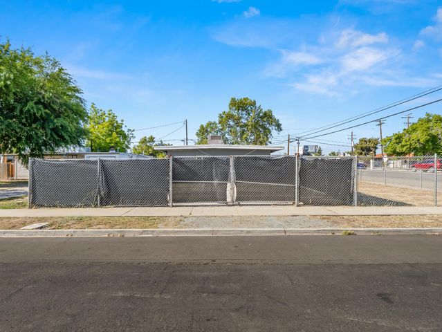 1531 N Fresno Street, Fresno, CA 93703