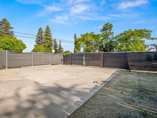 1531 N Fresno Street, Fresno, CA 93703