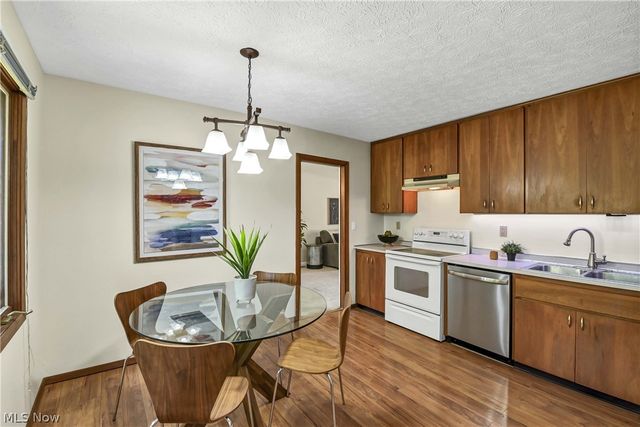 10773 Pebble Brook Lane, Strongsville, OH 44149