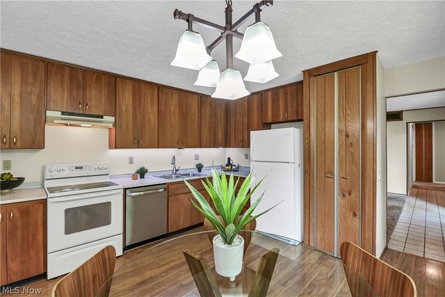 10773 Pebble Brook Lane, Strongsville, OH 44149