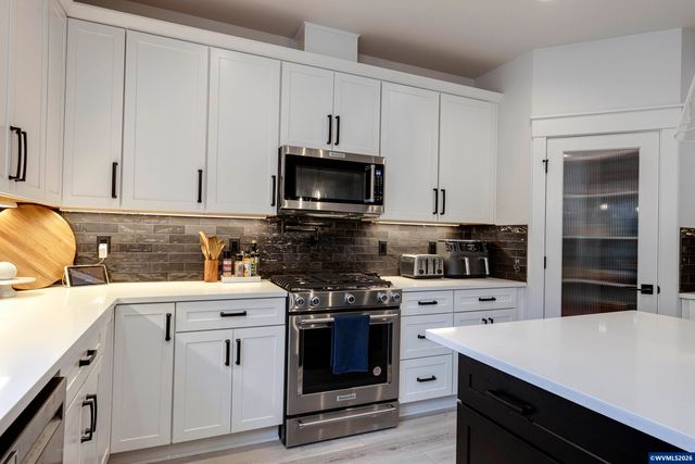 3253 Doughton St S, Salem, OR 97302