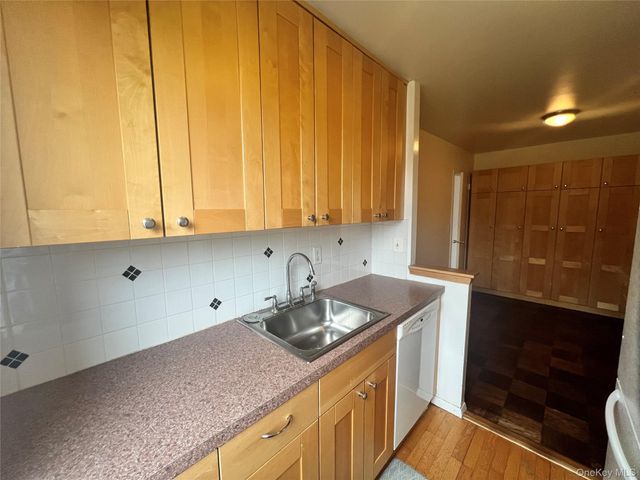 35 Stewart 601, Mount Kisco, NY 10549