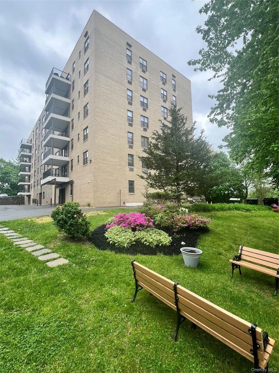 35 Stewart 601, Mount Kisco, NY 10549