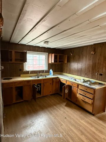 11 N Montgomery Street, Athens, NY 12015