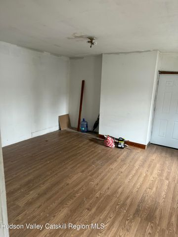 11 N Montgomery Street, Athens, NY 12015