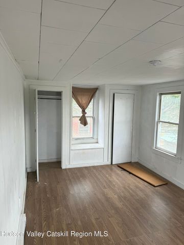 11 N Montgomery Street, Athens, NY 12015