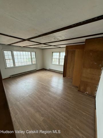 11 N Montgomery Street, Athens, NY 12015