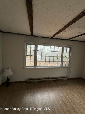 11 N Montgomery Street, Athens, NY 12015