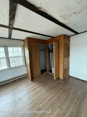 11 N Montgomery Street, Athens, NY 12015