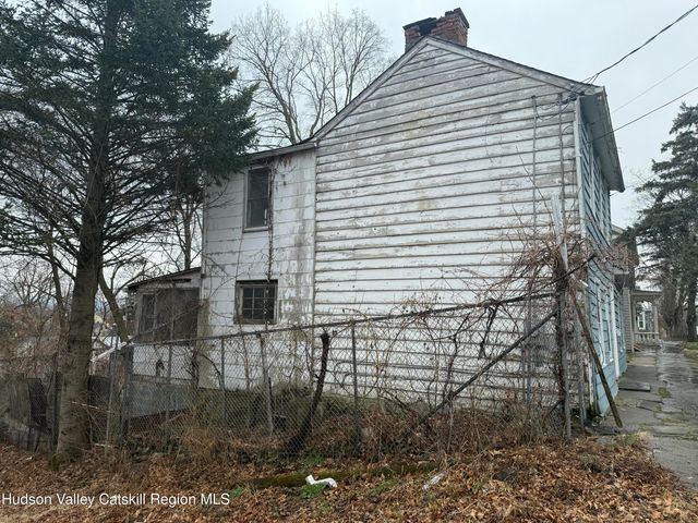 11 N Montgomery Street, Athens, NY 12015
