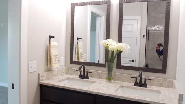 5070 CHICKADEE Drive, Woodburn, IN 46797