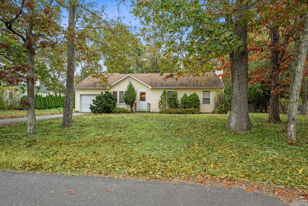 9 Shinnecock Avenue, East Quogue, NY 11942