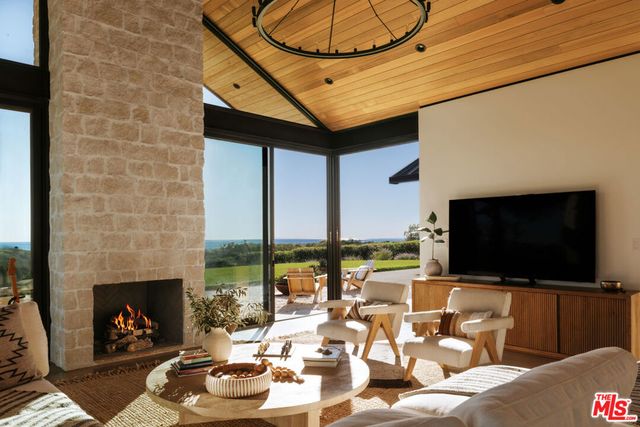 5792 Calpine Drive, Malibu, CA 90265