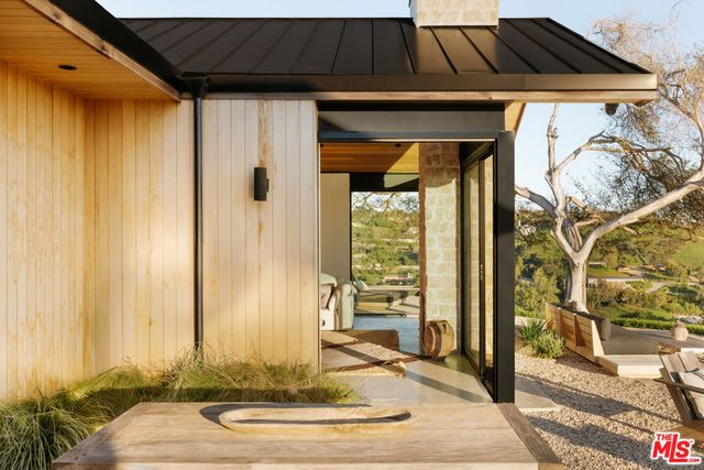 5792 Calpine Drive, Malibu, CA 90265