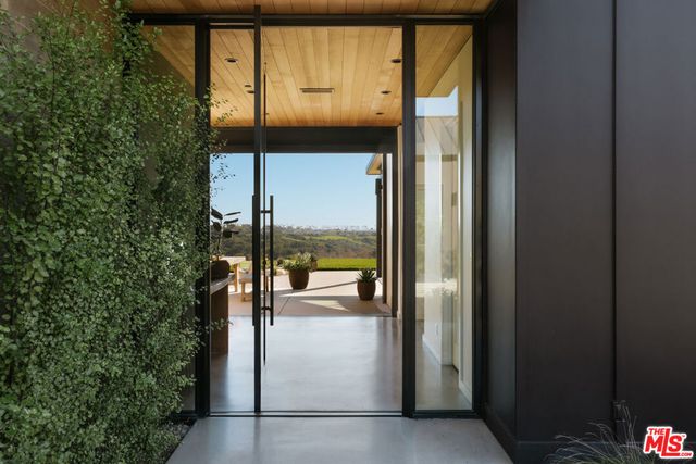 5792 Calpine Drive, Malibu, CA 90265